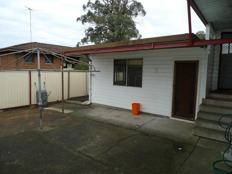 2 Dempster Crescent *APP*, Regents Park NSW 2143