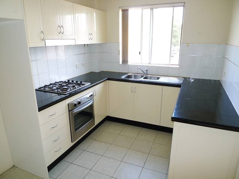 8/21 AMY STREET, Regents Park NSW 2143