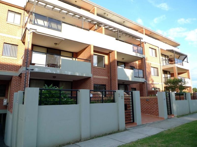 13/7-11 Kitchener Avenue, Regents Park NSW 2143