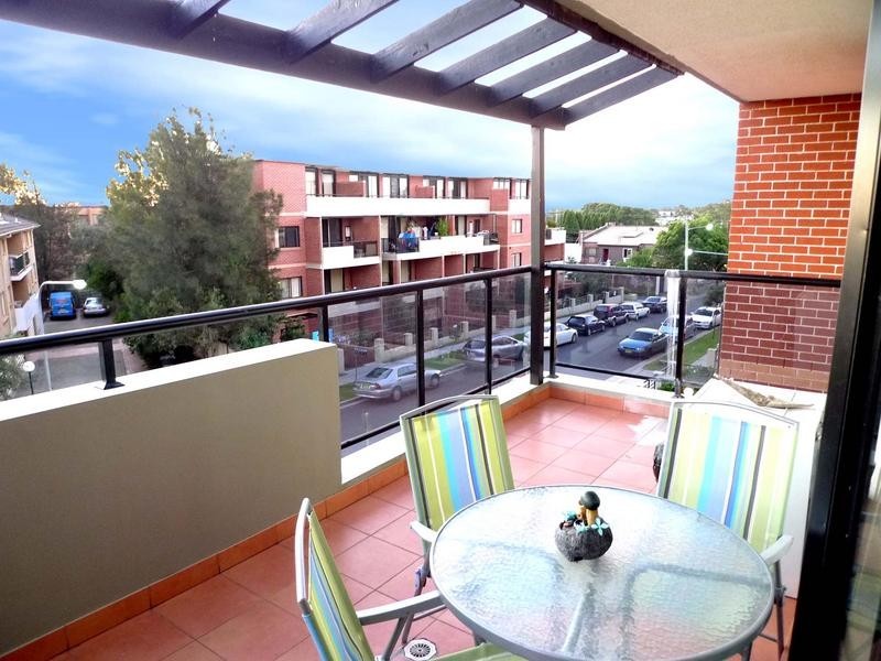 13/7-11 Kitchener Avenue, Regents Park NSW 2143