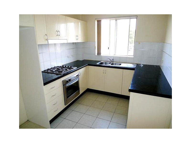 8/21 Amy Street, Regents Park NSW 2143