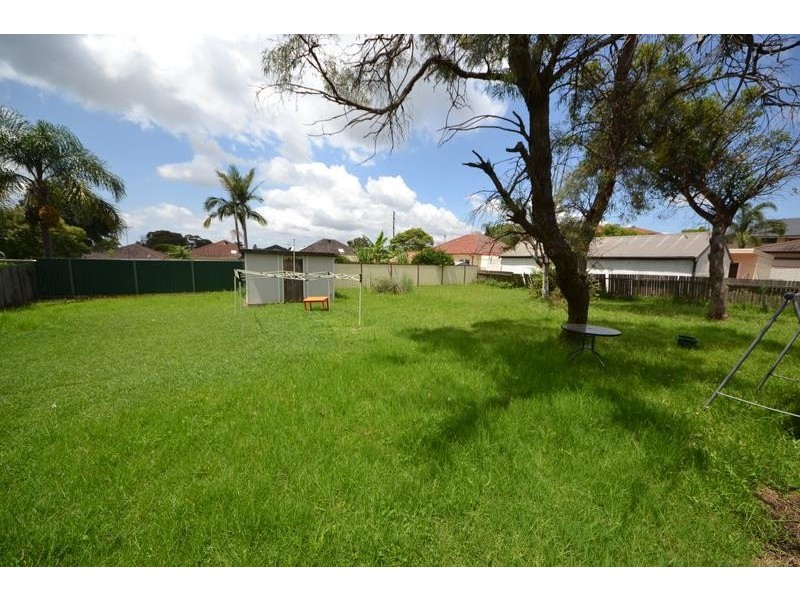 2/330a Park Road, Berala NSW 2141