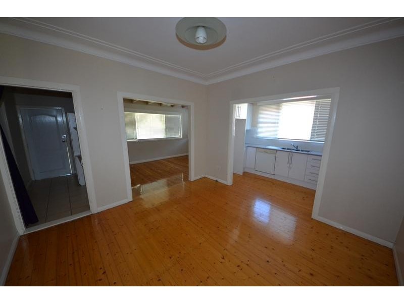 4 Larcombe Street *DEP*, Regents Park NSW 2143