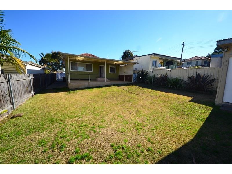 4 Larcombe Street *DEP*, Regents Park NSW 2143