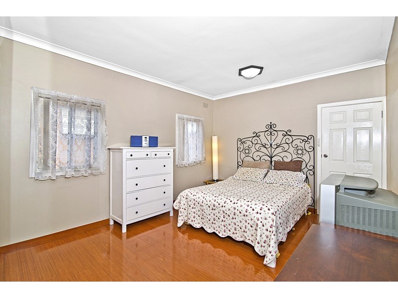 13 Smith Street, Regents Park NSW 2143