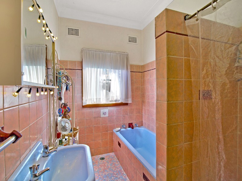 10 Kibo Road, Regents Park NSW 2143