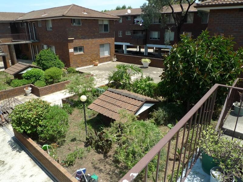 18/27 The Crescent, Berala NSW 2141