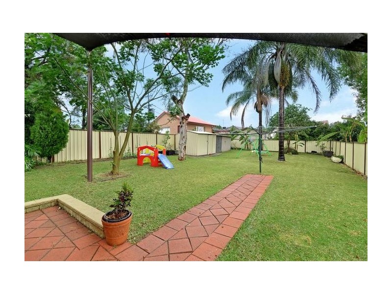 4 Berry Street *APP*, Regents Park NSW 2143