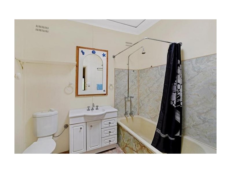 4 Berry Street *APP*, Regents Park NSW 2143
