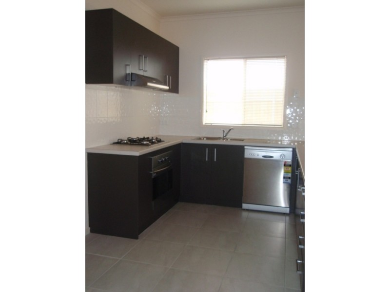 49/17 Crestmont Drive, Melton South VIC 3338