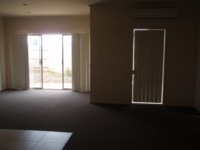 49/17 Crestmont Drive, Melton South VIC 3338