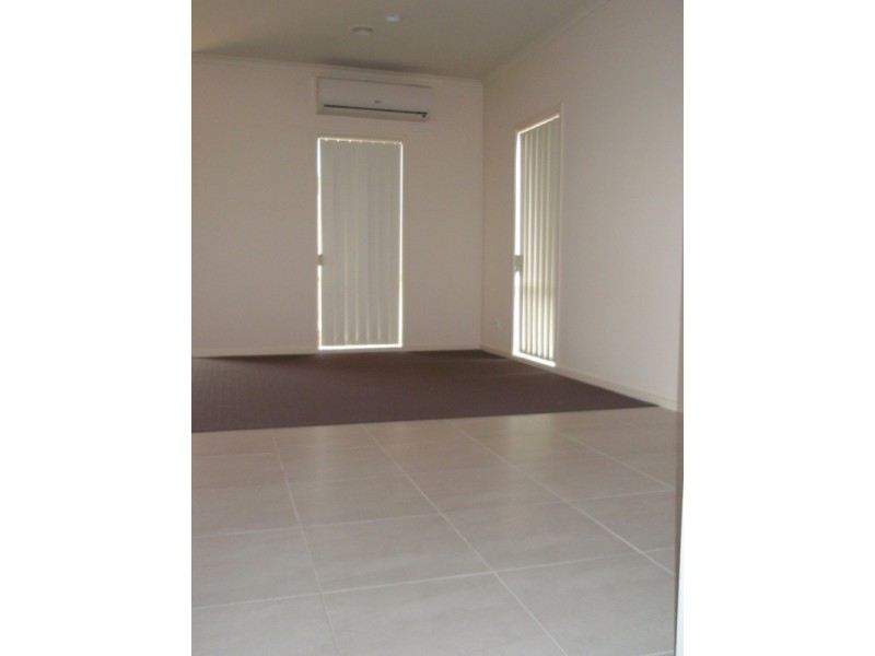 49/17 Crestmont Drive, Melton South VIC 3338