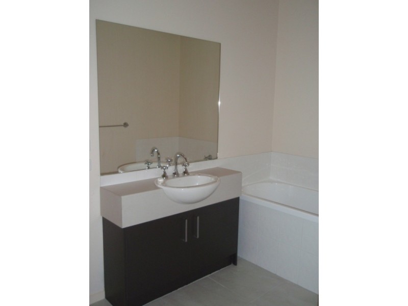 49/17 Crestmont Drive, Melton South VIC 3338