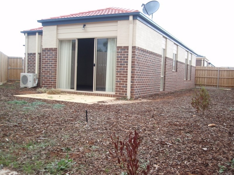 49/17 Crestmont Drive, Melton South VIC 3338