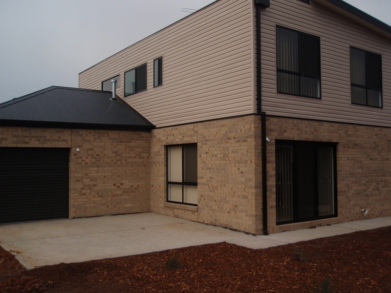 Lot 585, 44 Olsen Retreat, Caroline Springs VIC 3023