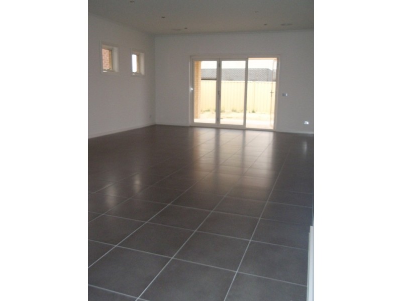 27 Gardenia Street, Caroline Springs VIC 3023