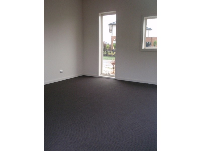 27 Gardenia Street, Caroline Springs VIC 3023