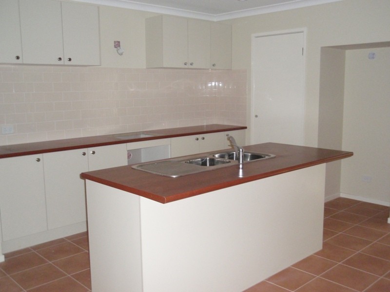 10 Grandiflora Grove, Point Cook VIC 3030