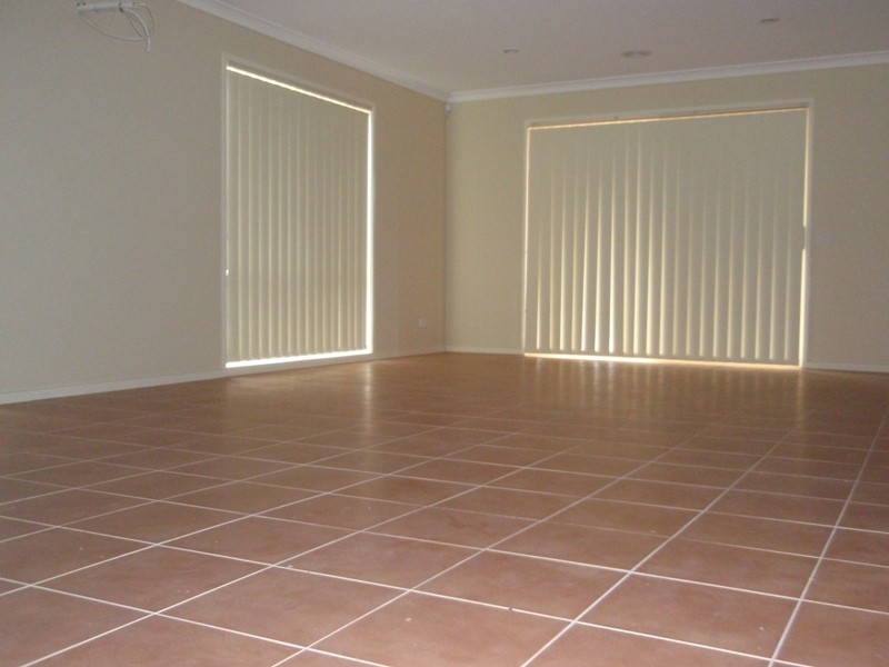 10 Grandiflora Grove, Point Cook VIC 3030