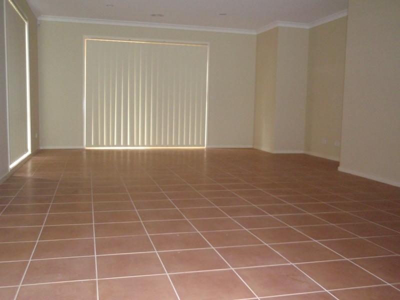 10 Grandiflora Grove, Point Cook VIC 3030