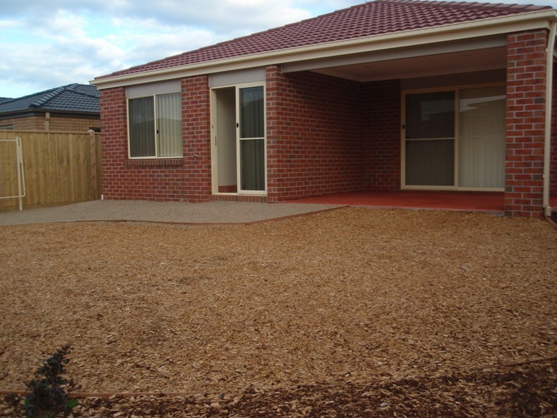 10 Grandiflora Grove, Point Cook VIC 3030