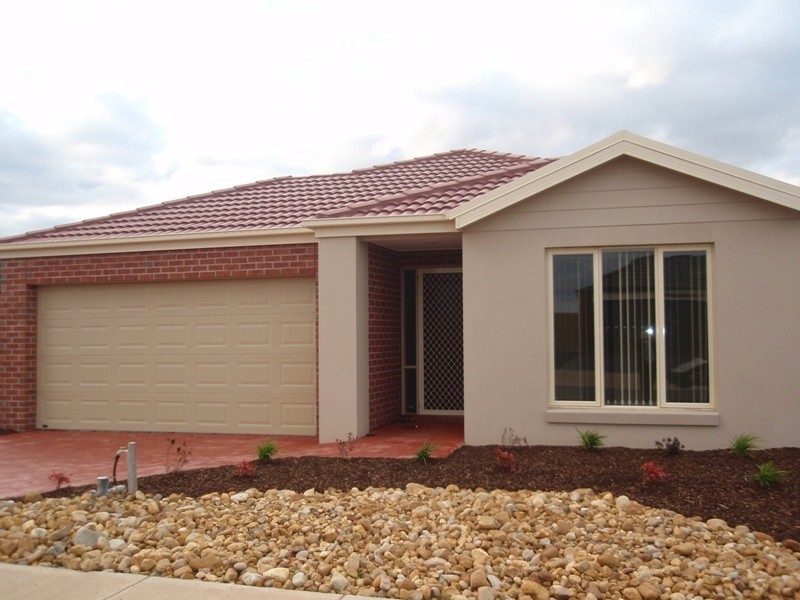 10 Grandiflora Grove, Point Cook VIC 3030