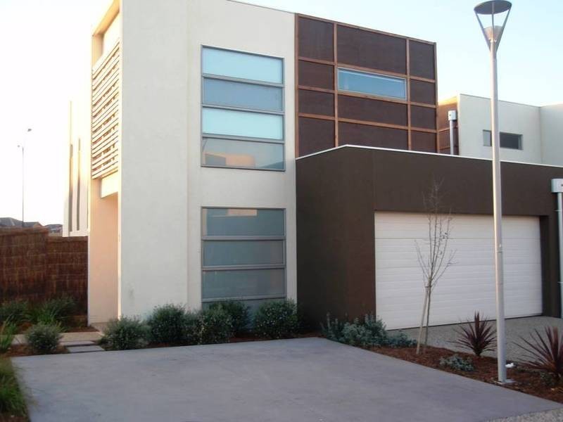 1/1 The Close, Caroline Springs VIC 3023