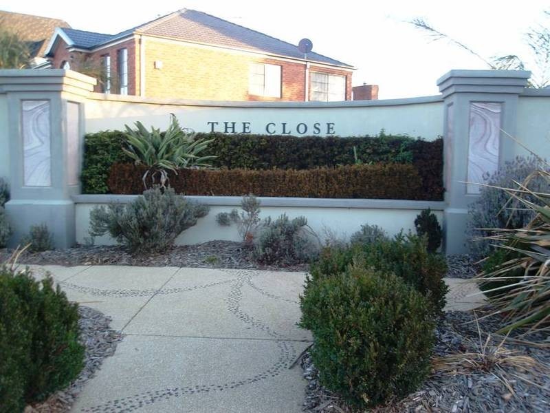 1/1 The Close, Caroline Springs VIC 3023