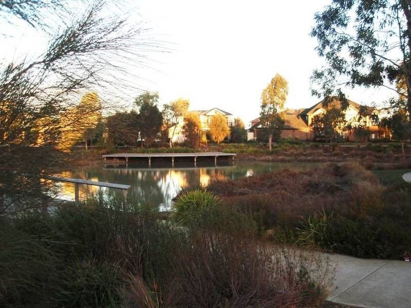 1/1 The Close, Caroline Springs VIC 3023