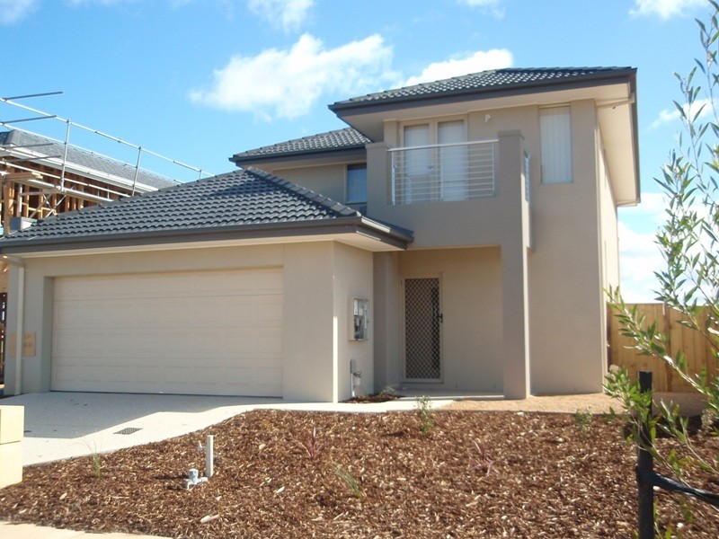 29 Celebration Point, Sanctuary Lakes VIC 3030