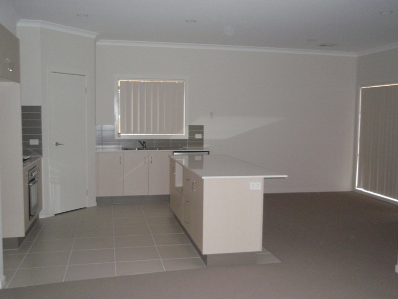29 Celebration Point, Sanctuary Lakes VIC 3030