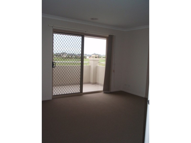 29 Celebration Point, Sanctuary Lakes VIC 3030