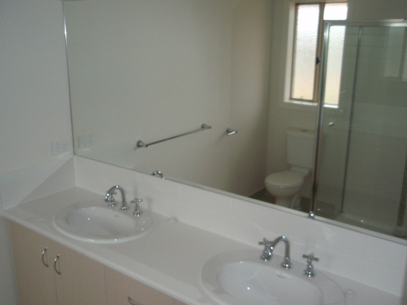 29 Celebration Point, Sanctuary Lakes VIC 3030