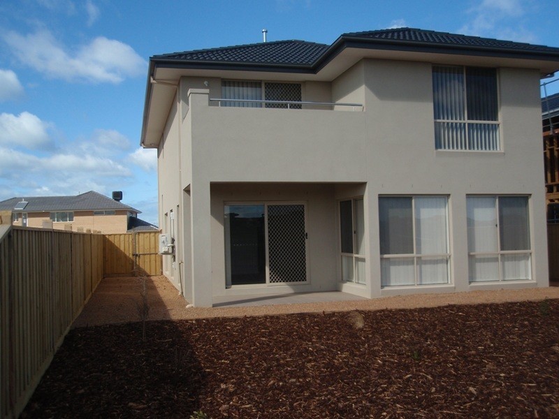 29 Celebration Point, Sanctuary Lakes VIC 3030