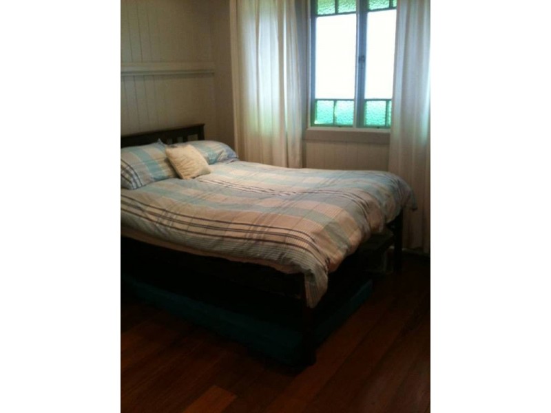 24 Brown Street, Camp Hill QLD 4152