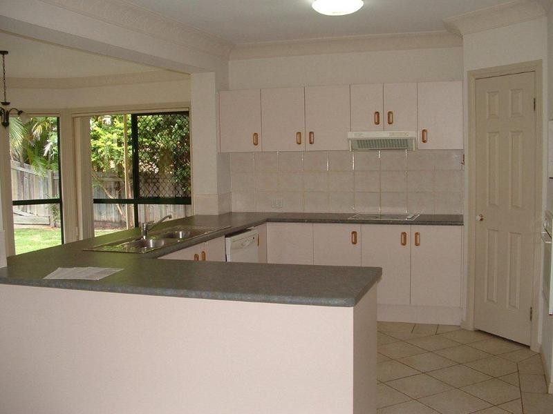 2 Forest Place, Carindale QLD 4152