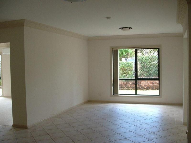 2 Forest Place, Carindale QLD 4152