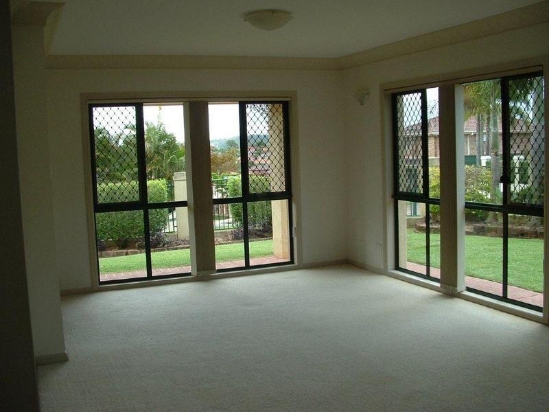 2 Forest Place, Carindale QLD 4152
