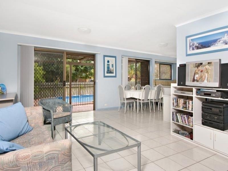 1 Rhuddlan Street, Carindale QLD 4152