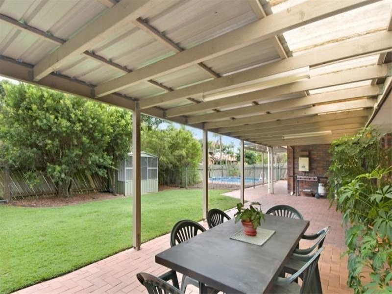 1 Rhuddlan Street, Carindale QLD 4152