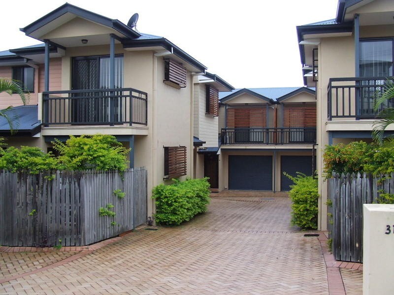 4/31 Dickenson Street, Carina QLD 4152