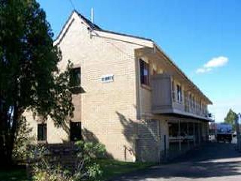 8 Cambridge Street, Carina Heights QLD 4152