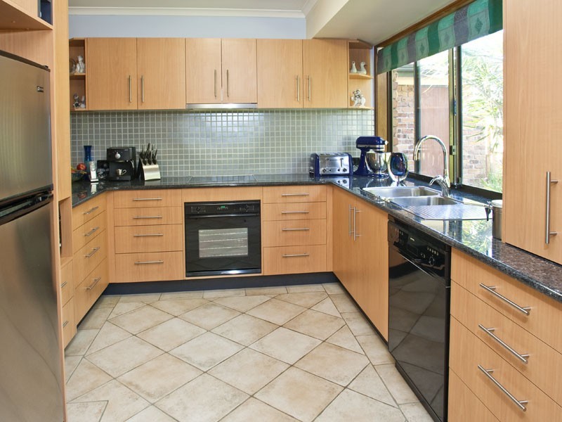 6 Mindip Court, Carindale QLD 4152