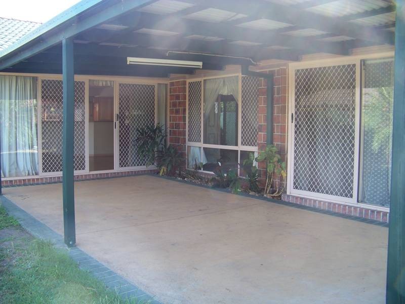 16 Aspen Street, Carindale QLD 4152