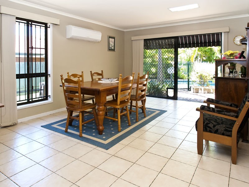 3 Briarwood Street, Carindale QLD 4152