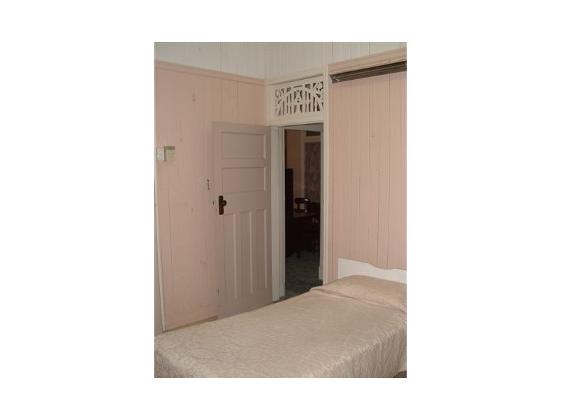 76 Clara Street, Camp Hill QLD 4152