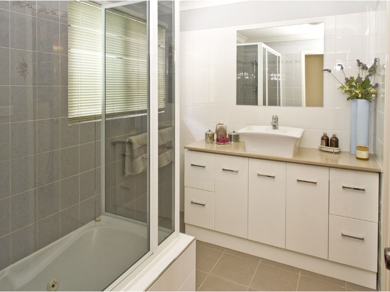 42 Long Street, Camp Hill QLD 4152