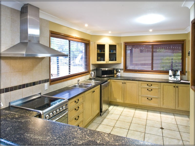 10 Nyleeta Court, Carindale QLD 4152