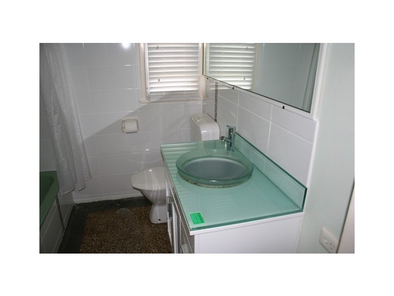 64 Brooks Street, Camp Hill QLD 4152