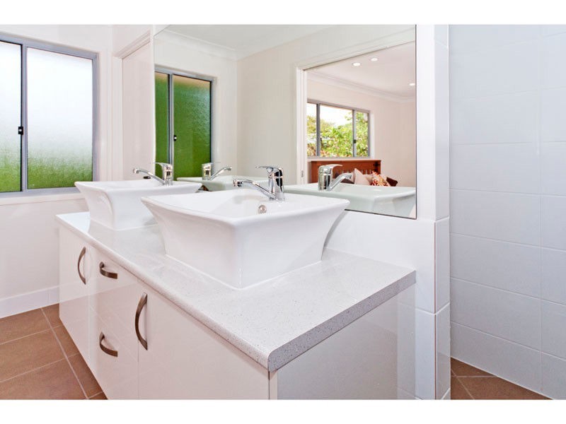 33 Long Street, Camp Hill QLD 4152